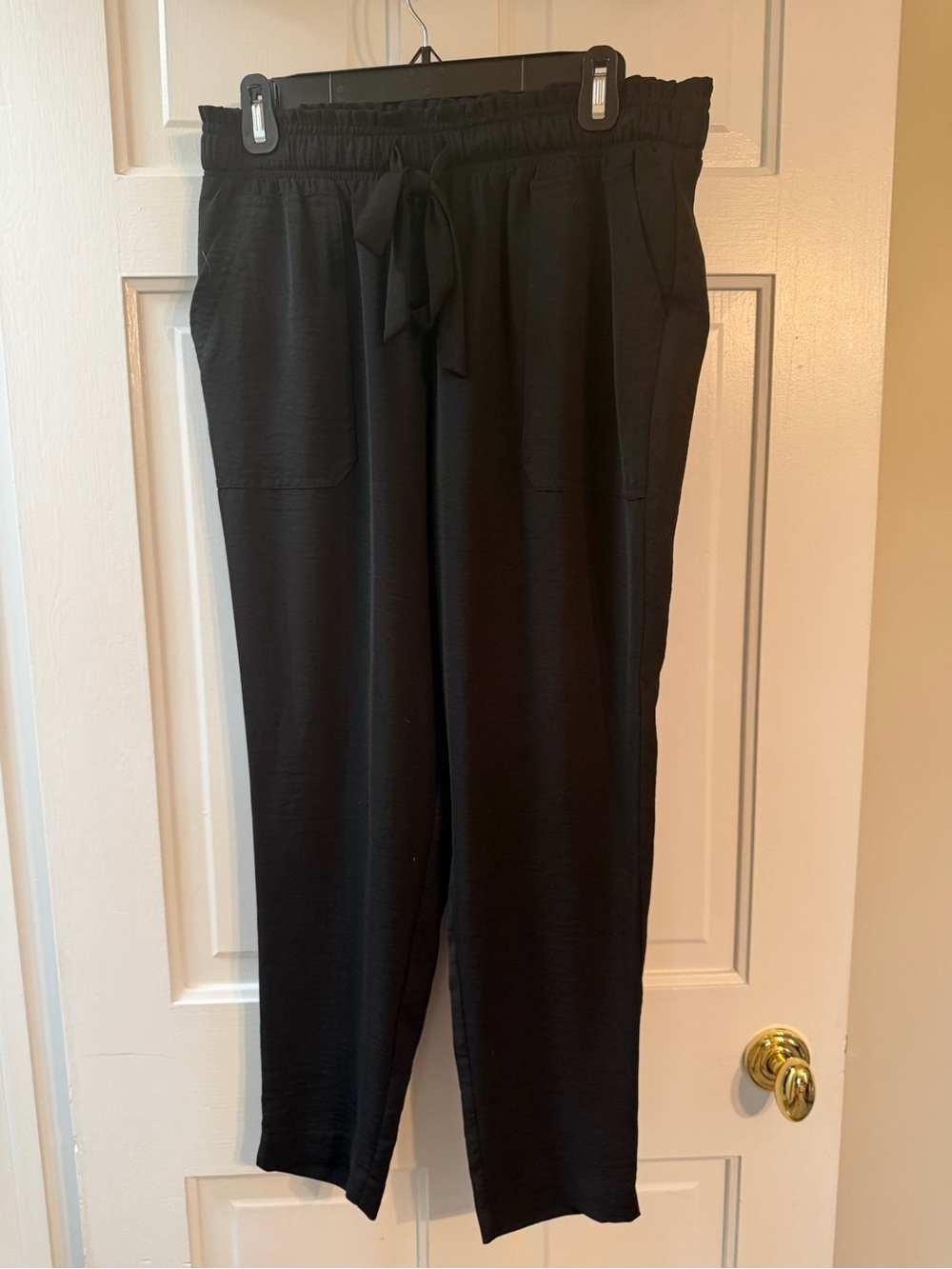 SOHO Apparel Black Pull-On Cropped Pants Women’s Small Minimalist Stretch Capri